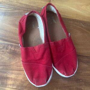 Classic TOMS kids shoes, Red, Youth 2